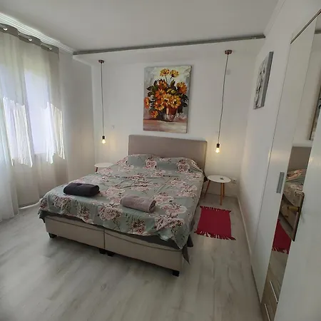 & Primavera アパート プーラ