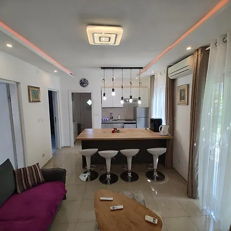 & Primavera アパート