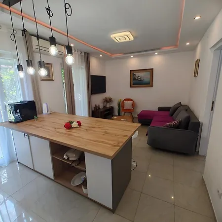 & Primavera アパート *