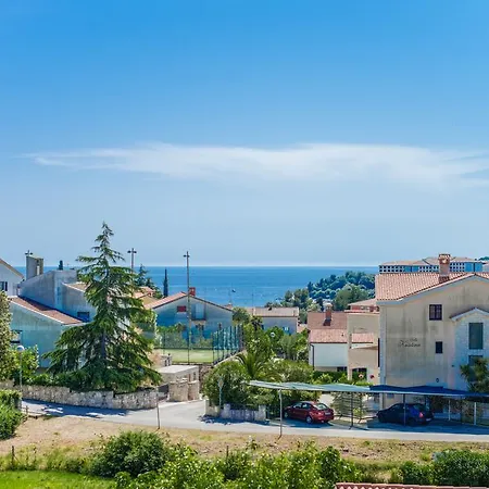 アパート & Primavera プーラ