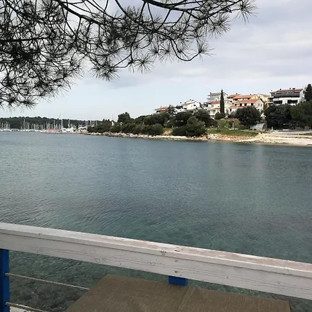 アパート & Primavera プーラ