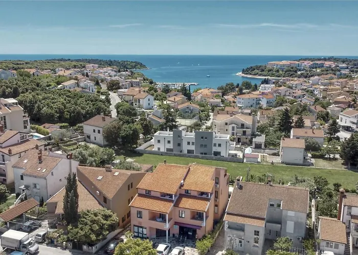 Holiday & Primavera Apartment *